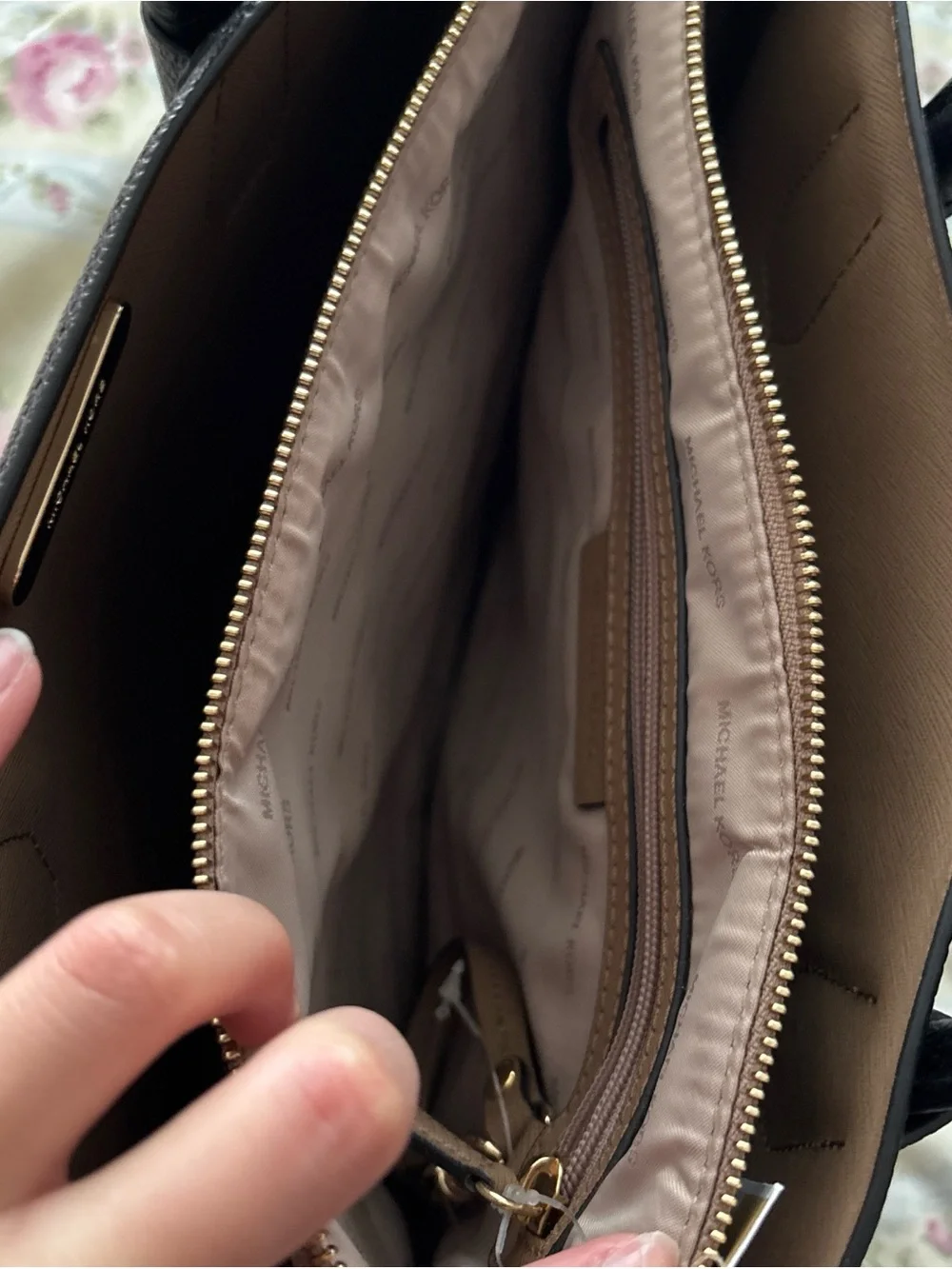 Michael Kors Black XL Leather Structured Tote - Picture 3 of 5
